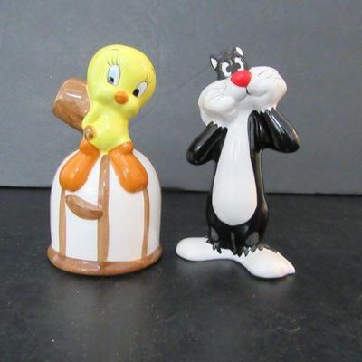 Vintage Warner Bros. C.I.C. China Bugs Sylvester & Tweety Salt & Pepper Shakers