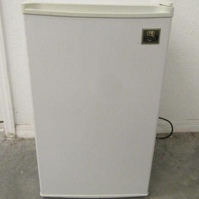 Wellington 3.25 cu. ft. (92 Liters) 115v/60Hz Mini Fridge #W1WF33