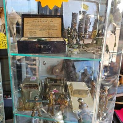 Lead soldiers  vintage collectible cars and army trucks