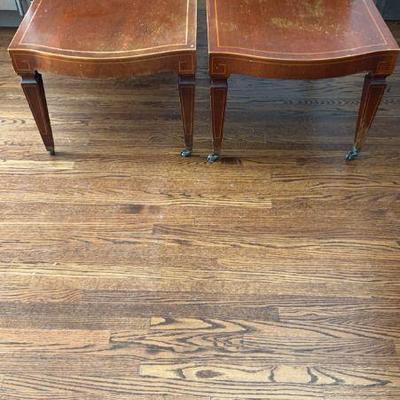 A Pair Of Vintage Heirloom Weiman Quality Wood End Tables On Wheels
