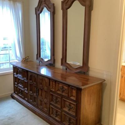 $295 Stanley Furniture dresser 31"H 80"W 20"depth -53"H mirrors only