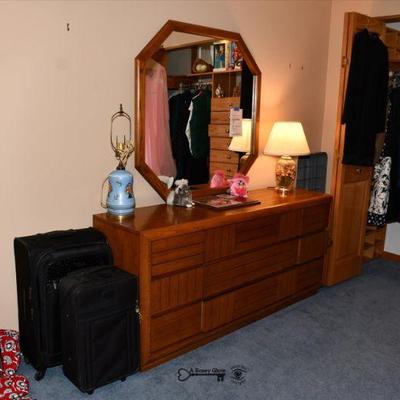 1047 bonus room