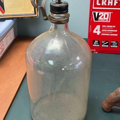 GLASS JUG SPRING TOP