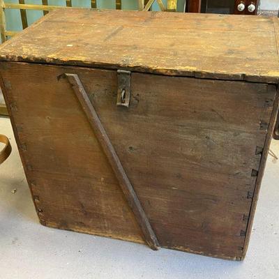 ANTIQUE CHEST