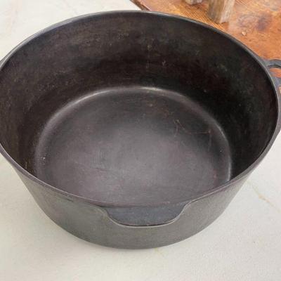 WAGNER LARGE CAST IRON POT