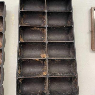 GRISWOLD CAST IRON FRENCH ROLL PAN