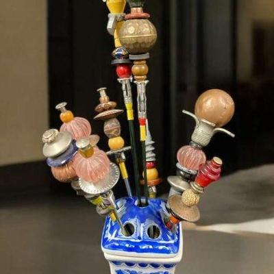 Artsy knitting needles with holder