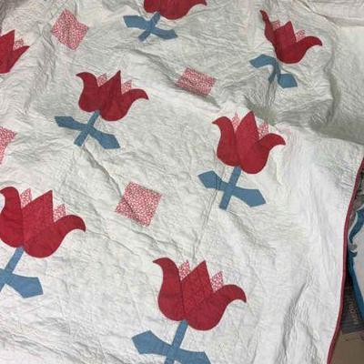 Red tulip quilt