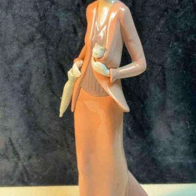 Lladro nao autumn stroll"