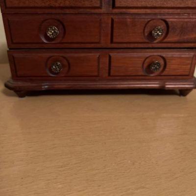 Dresser