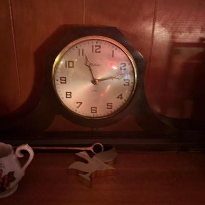 Mantel clock 