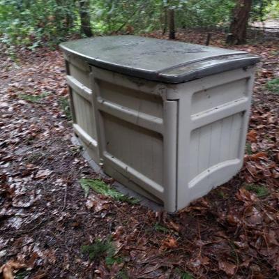Outdoor storage chest