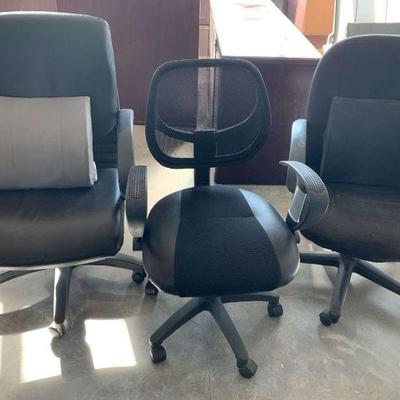 Pa107 three black office chairs