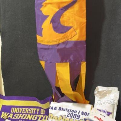University of Washington Softball Memorabilia Lot
University of Washington Softball Memorabilia Lot
