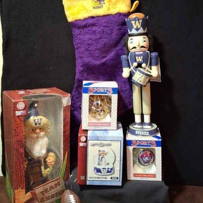 U Of W Huskies * Collectible Christmas Lot * Globes And Ornaments

