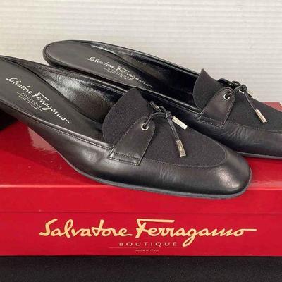 Salvatore Ferragamo Boutique ‘ Goldi ‘ Ladies Black Leather Shoes * 10B
