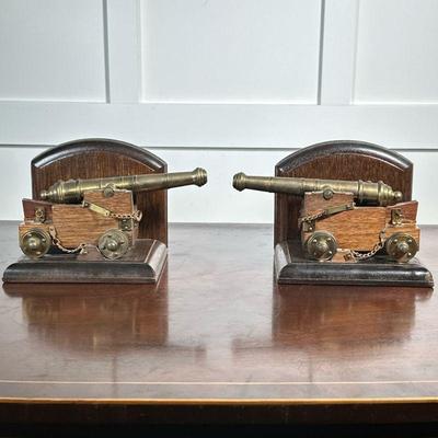 (2pc) PAIR BRASS CANNON BOOKENDS | Miniature/model brass cannons mounted on wooden bookends - h. 5.5 x w. 5.5 x l. 9 in

