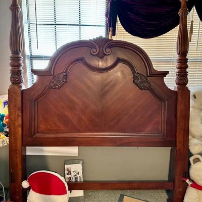 Just has a headboard, no footboard or rails
