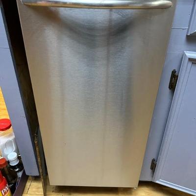 Under counter  ice machine