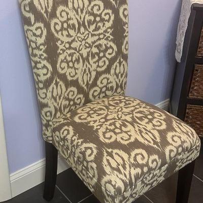 accent chair

