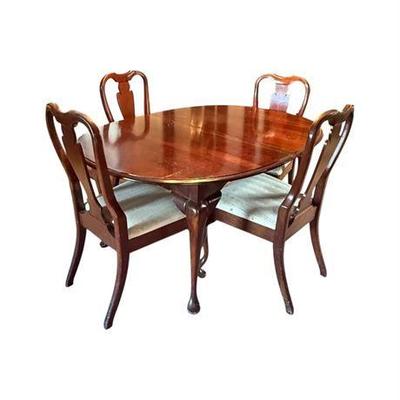 Lot 019  
Bombay Company Dining Table and Four(4) Chairs