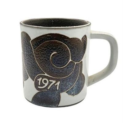 Lot 106 
Royal Copenhagen 1971 Faience Annual Mug