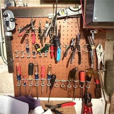 Lot 300-174   
General Tool Wall Buy Out