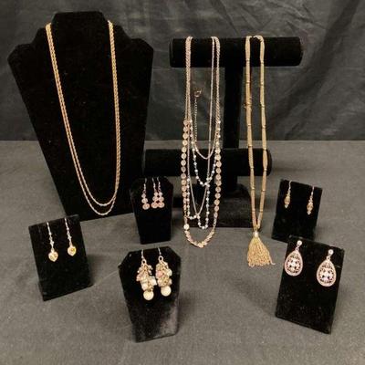 Ct137v costume jewelry collection, necklaces, and beaded earrings