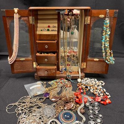 Ct152 costume jewelry mystery lot