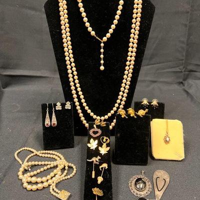 Ct136v vintage pearls pins and sterling