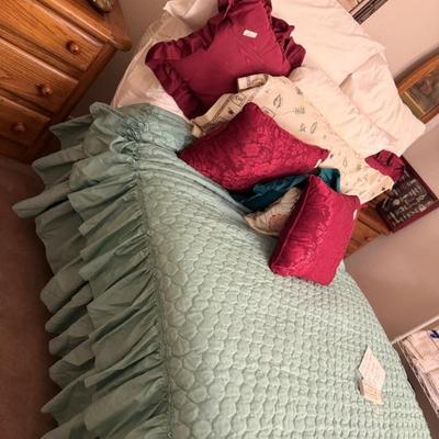 Euro adjustable queen size bed with massager