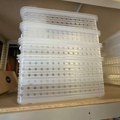 Storage containers 