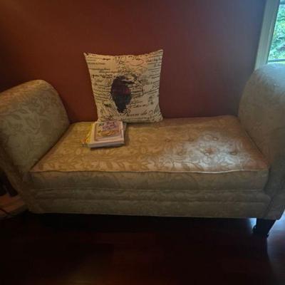 Scroll bench