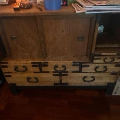 Side cabinet