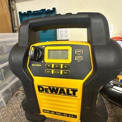 DEWALT 1400 Peak Amp Jump Starter with USB Power.