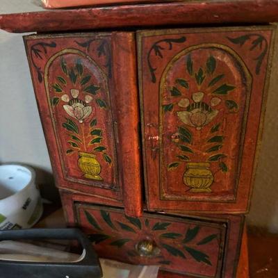 Side cabinet