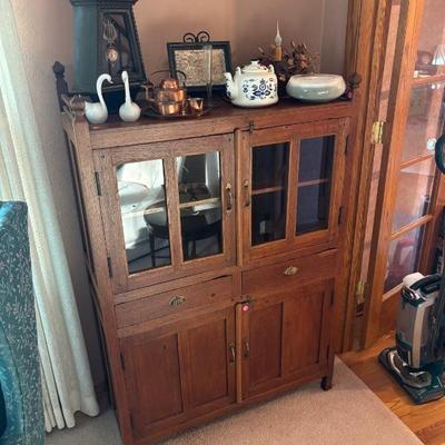 1900's cabinet