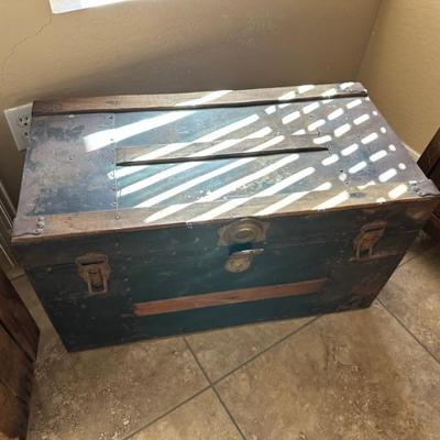 Vintage trunk 