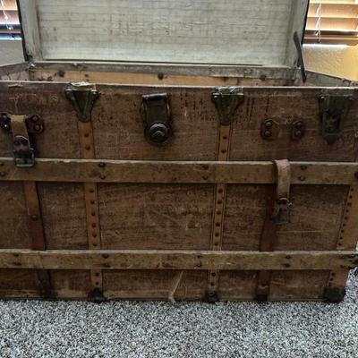 Vintage trunk 