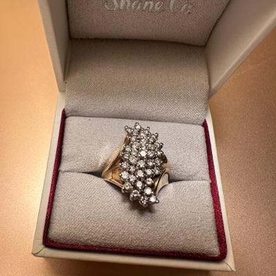 10 Kt gold ring with over 30 diamonds! Or