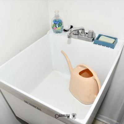 895 laundry room