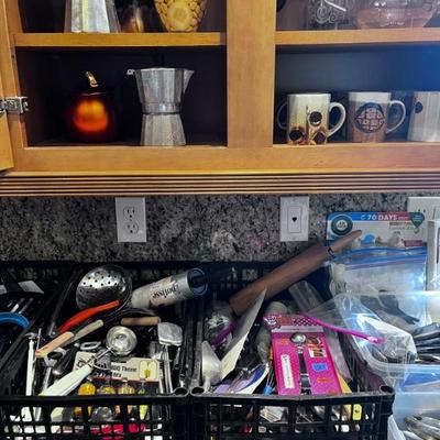 KITCHEN UTINSELS /KNIVES