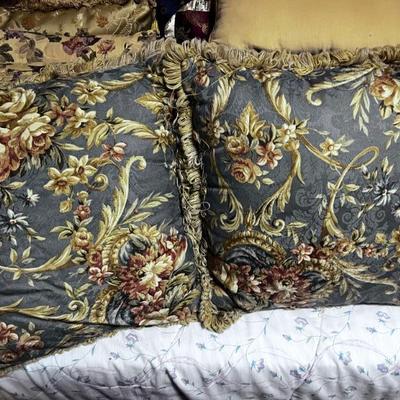 DECOR PILLOWS