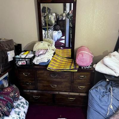COMFORTERS
DRESSER