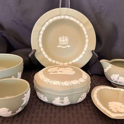 Ga126 vintage wedgwood green jasperware