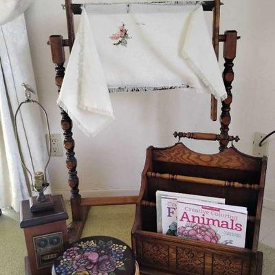 Ga119 vintage needlepoint stand lamp