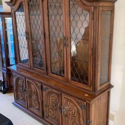 Ga191v thomasville china cabinet