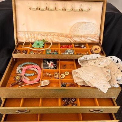 Ga177 vintage jewelry box mystery lot