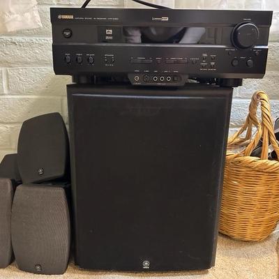 Yamaha stereo with speakers