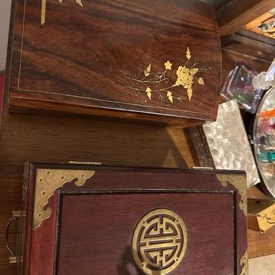 Wonderful boxes for jewelry of all types - at least a dozen